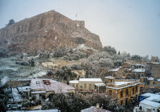 Κακοκαιρία «Ελπίδα»: Έντυσε στα λευκά την Αττική, από την Κηφισιά μέχρι τη Γλυφάδα