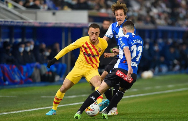 Αλαβές – Μπαρτσελόνα 0-1: Απόδραση με Ντε Γιονγκ από τη Βιτόρια