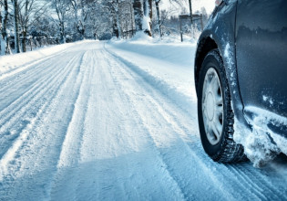 Κακοκαιρία Ελπίς: Αλυσίδες ακόμα και στο κέντρο της Αθήνας