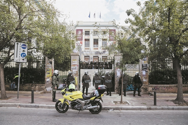 Γιατί τα ΑΕΙ βουλιάζουν στη βία και την ανομία