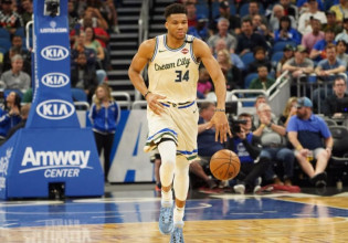 Τα highlights του Γιάννη στην ήττα των Μπακς από τους Χόρνετς