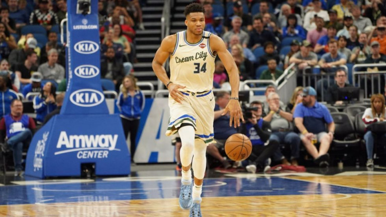 Τα highlights του Γιάννη στην ήττα των Μπακς από τους Χόρνετς