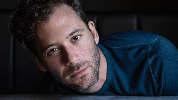 Αντίνοος Αλμπάνης – Έξαλλος με τον Βαλάντη ο ηθοποιός – «Ηλίθιε…»