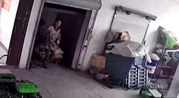 Συρματόσχοινο ασανσέρ σπάει τη στιγμή που βγαίνει κάποιος από μέσα