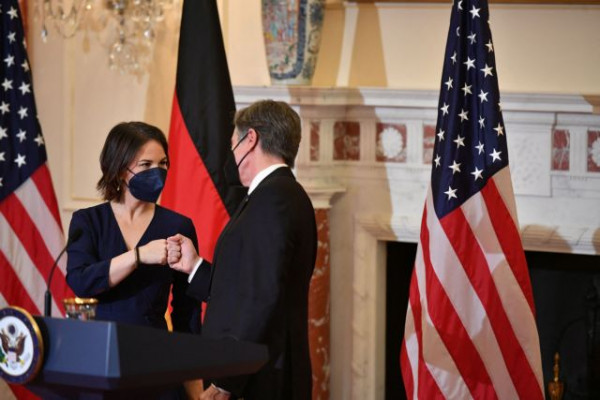 Μπλίνκεν – Μπέρμποκ – Το πιστόλι της Ρωσίας «στον κρόταφο της Ουκρανίας» και ο… Nord Stream 2