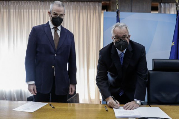 Μαρκ Μαζάουερ: Ορκίστηκε Έλληνας πολίτης ο σπουδαίος ιστορικός