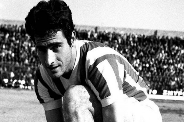 Διασωληνωμένος με κοροναϊό ο θρύλος του Ολυμπιακού, Βασίλης Μποτίνος