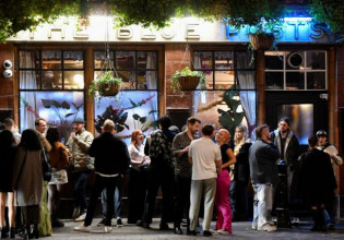 Βρετανία – Τελευταία λύση η επιβολή νέων μέτρων παρά την επέλαση της παραλλαγής Όμικρον