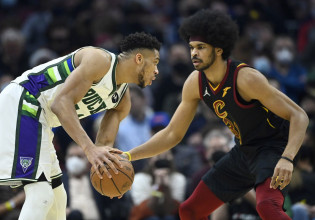 Επιβλητικοί οι Καβαλίερς, υπέταξαν τους Μπακς του Γιάννη και τους προσπέρασαν (115-99)