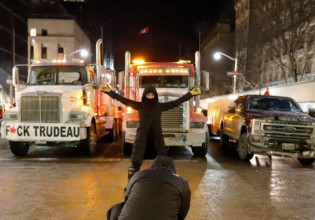 Καναδάς: Τρόμος από τον ξεσηκωμό των φορτηγατζήδων κατά του υποχρεωτικού εμβολιασμού