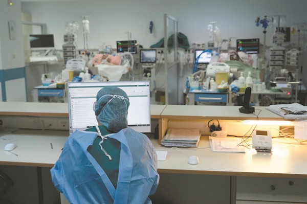 Ελπίδες από το «ζωντανό» φάρμακο κατά του κοροναϊού