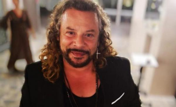 Χρήστος Δάντης – Πυρ και μανία με τους συναδέλφους του ο τραγουδιστής