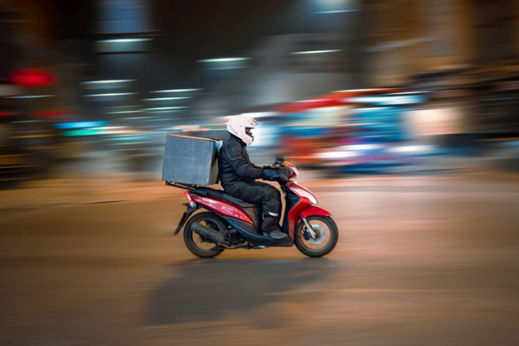 Παιανία – Ντελιβεράδες λήστεψαν συναδέλφους τους – Τους πήραν πίτσες και χρήματα