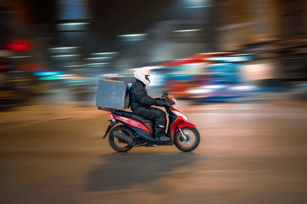 Παιανία – Ντελιβεράδες λήστεψαν συναδέλφους τους – Τους πήραν πίτσες και χρήματα