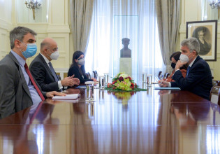 Συνομιλίες διαρκείας του Αμερικανού πρέσβη με τον Έλληνα ΥΠΕΞ – Νέα συνάντηση αύριο