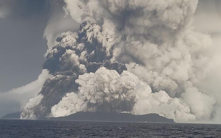 Τόνγκα - Έκρηξη ηφαιστείου - Προειδοποίηση για τσουνάμι