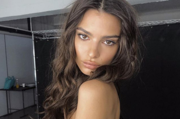 Έμιλι Ρατακόφσκι – Φωτιά και λάβρα στη νέα της εμφάνιση