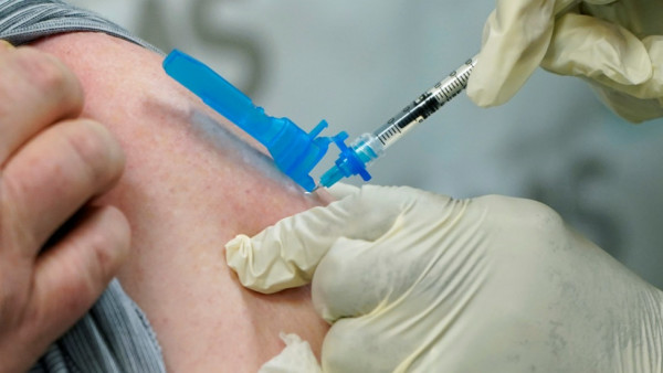 Κορονοϊός – Πρόστιμο 100 ευρώ για ανεμβολίαστους άνω των 60 ετών