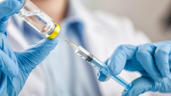 Πέτσας – Τις επόμενες μέρες η επέκταση της υποχρεωτικότητας του εμβολιασμού με ηλικιακά κριτήρια