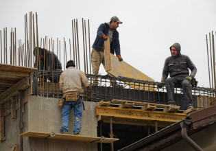 Χατζηδάκης: Τέλος Απριλίου η απόφαση για το πόσο θα αυξηθεί ο κατώτατος μισθός