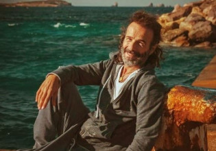 Ο Θανάσης Ευθυμιάδης βούτηξε στα παγωμένα νερά – «Ας προσευχηθούμε…»