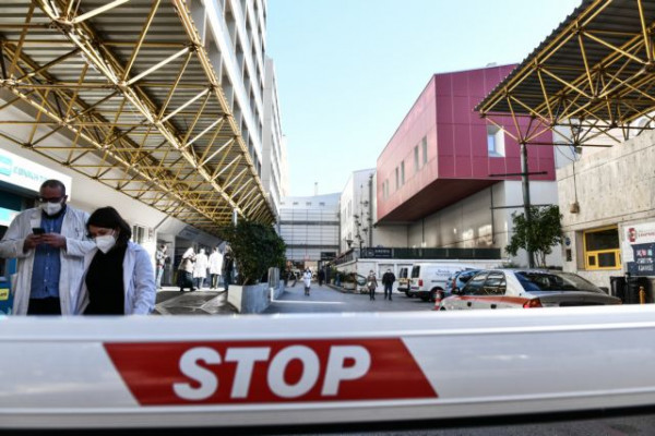 Κοροναϊός – ΚΚΕ για τα κρούσματα στα νοσοκομεία – Προσλήψεις προσωπικού και όχι κλείσιμο χειρουργείων