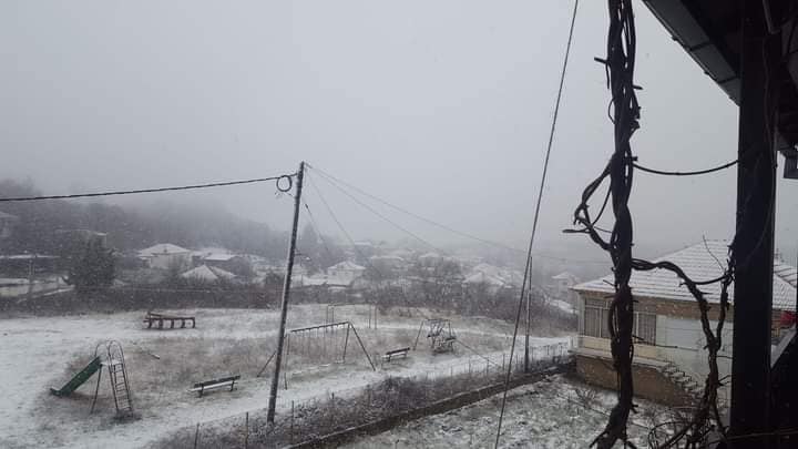 «Ελπίδα»: Tα πρώτα χιόνια έπεσαν στα ορεινά της Θεσσαλονίκης - Πολικές θερμοκρασίες στη Βόρεια Ελλάδα