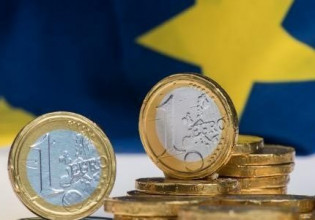 Πόσο θα ήταν τώρα το ελληνικό δημόσιο χρέος αν δεν ήμασταν στην Ευρωζώνη;