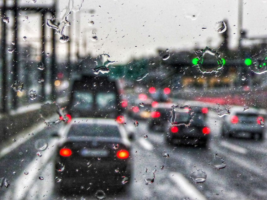 Χαλκιδική – Διακόπηκε η κυκλοφορία των οχημάτων σε σημεία του επαρχιακού δικτύου λόγω έντονης βροχόπτωσης