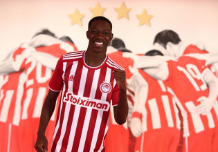 Επίσημο – Στα «ερυθρόλευκα» για 4,5 χρόνια ο Φαντιγκά