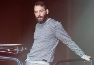 Αντίνοος Αλμπάνης – Το δημόσιο μήνυμα κατά του Βαλάντη «Ηλίθιε»