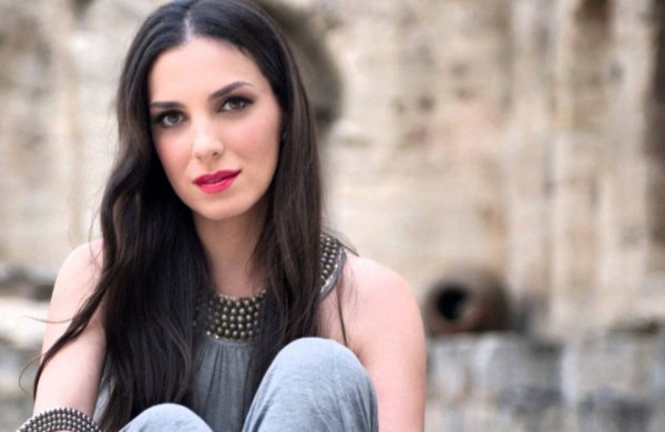 Φωτεινή Δάρρα – Θετική στον κοροναϊό η τραγουδίστρια – Νοσεί και η 82χρονη μητέρα της