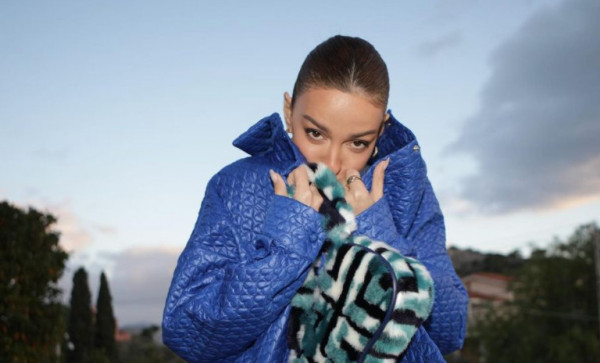 Ημίγυμνη ποζάρει στα χιόνια η Ελένη Φουρέιρα – Ανέβασε τη θερμοκρασία στα ύψη