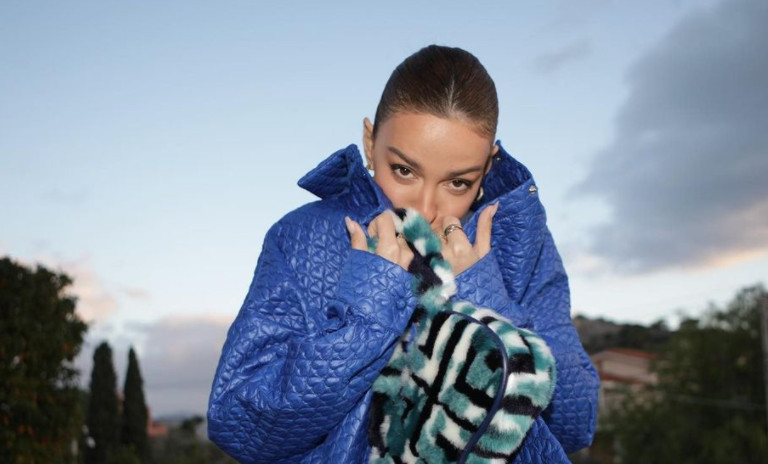 Ημίγυμνη ποζάρει στα χιόνια η Ελένη Φουρέιρα – Ανέβασε τη θερμοκρασία στα ύψη