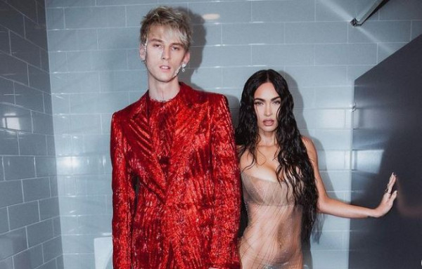 Megan Fox – Machine Gun Kelly – Ήπιε ο ένας το αίμα του άλλου για να επισημοποιήσουν τη σχέση τους