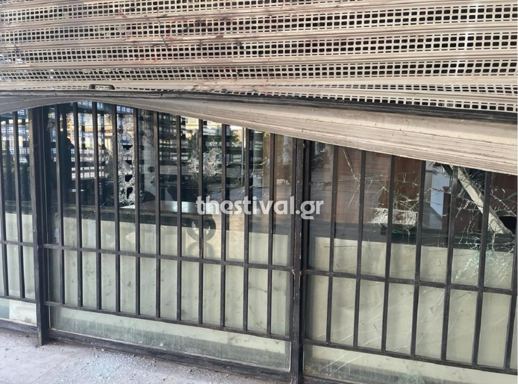 ΑΠΘ – Επίθεση αντιεξουσιαστών στο κτίριο διοίκησης