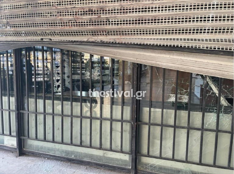 ΑΠΘ – Επίθεση αντιεξουσιαστών στο κτίριο διοίκησης