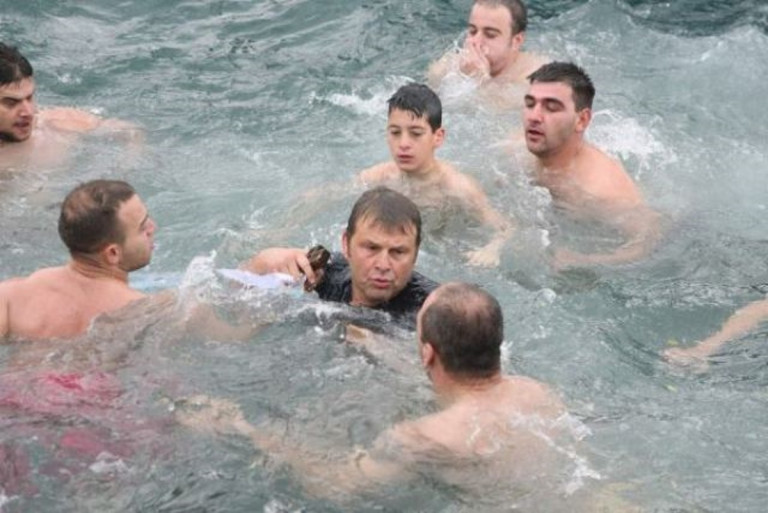 Θεοφάνια – Αυτοί είναι οι celebrities που έχουν βουτήξει για τον σταυρό