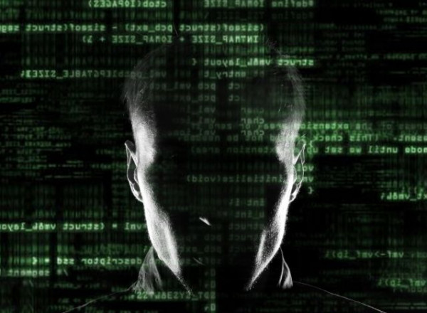 Οι χάκερ «βομβαρδίζουν» το Κίεβο – «Να φοβάστε τα χειρότερα»