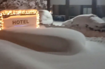 Καταγγελία: Ξενοδόχος αρνήθηκε να δώσει δωμάτιο σε αποκλεισμένους από το χιόνι γιατί είχαν σκύλο