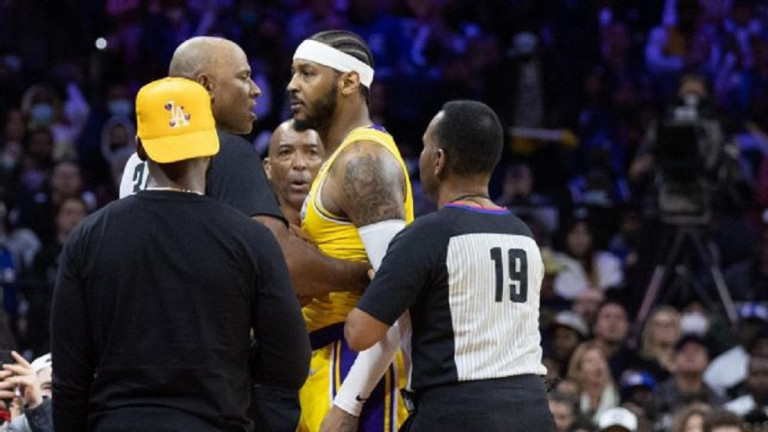 Σίξερς: Απαγόρευση εισόδου επ’ αόριστον στον οπαδό που έβριζε τον Καρμέλο