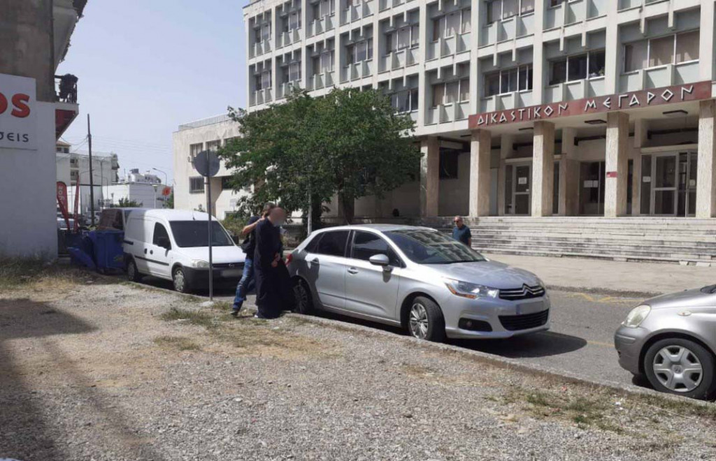 Αγρίνιο: Προθεσμία για την Παρασκευή πήρε ο ιερέας που κατηγορείται για βιασμό και πορνογραφία