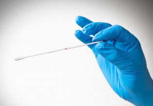 Self test – Γιατί δεν εντοπίζουν πάντα την Όμικρον – Τι λένε οι ειδικοί