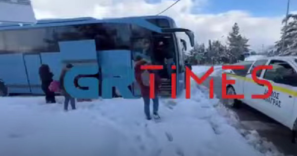 Κακοκαιρία «Ελπίδα»: Ταλαιπωρία δίχως τέλος για 300 επιβάτες τρένου που έχουν εγκλωβιστεί στην Οινόη