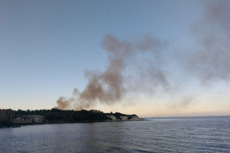 Λέσβος – Πυρκαγιά ξέσπασε σε δομή προσφύγων