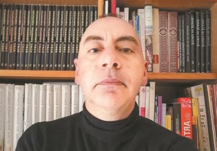 Κώστας Κατσάπης – «Η δεκαετία του 1960 κουβαλούσε τα απομεινάρια του παλιού κόσμου»