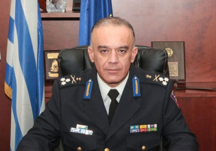 Στέφανος Κολοκούρης: Ποιος είναι ο αρχηγός του Πυροσβεστικού Σώματος που αποστρατεύεται