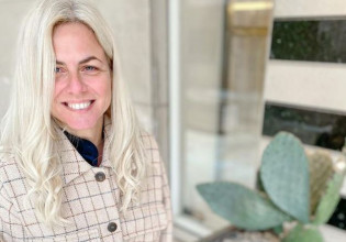 Η Χριστίνα Κοντοβά και η μικρή Ada έφτιαξαν τον πρώτο τους χιονάνθρωπο