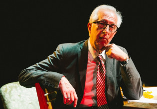 Κωνσταντίνος Τζούμας – Να ανακαλέσει τα λεγόμενά του ζητάει ο «Εν Λευκώ»