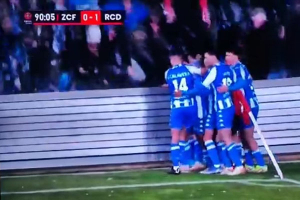 Κατέρρευσε κερκίδα κατά τη διάρκεια αγώνα της Λα Κορούνια